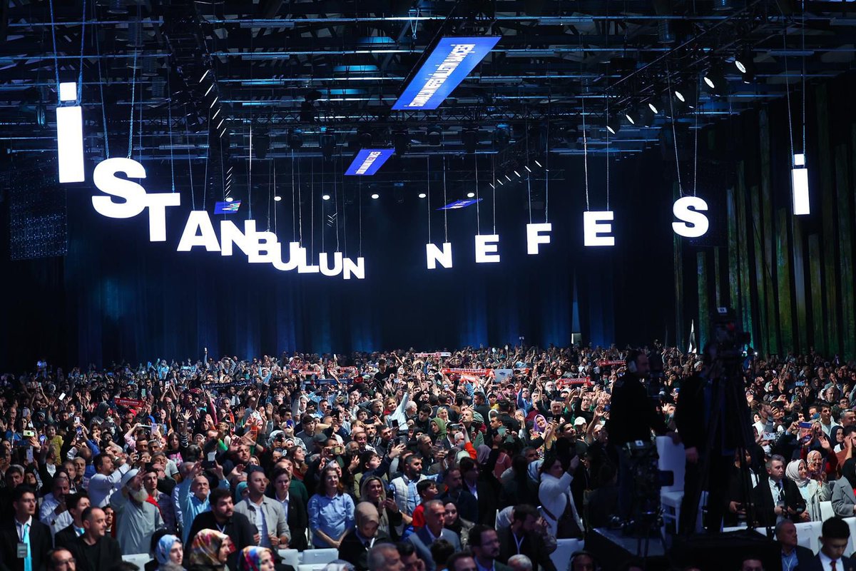 İstanbul’un nefesi, milletimizin bahçesi💚

1 milyon 215 bin metrekarelik yeşil alanıyla; sporun, kültürün, sanatın ve sosyal yaşamın yeni adresi olan Atatürk Havalimanı Millet Bahçesi, Cumhurbaşkanımız Sayın <a href="/RTErdogan/">Recep Tayyip Erdoğan</a>’ın teşrifleriyle açıldı.

İstanbul’umuza hayırlı olsun.