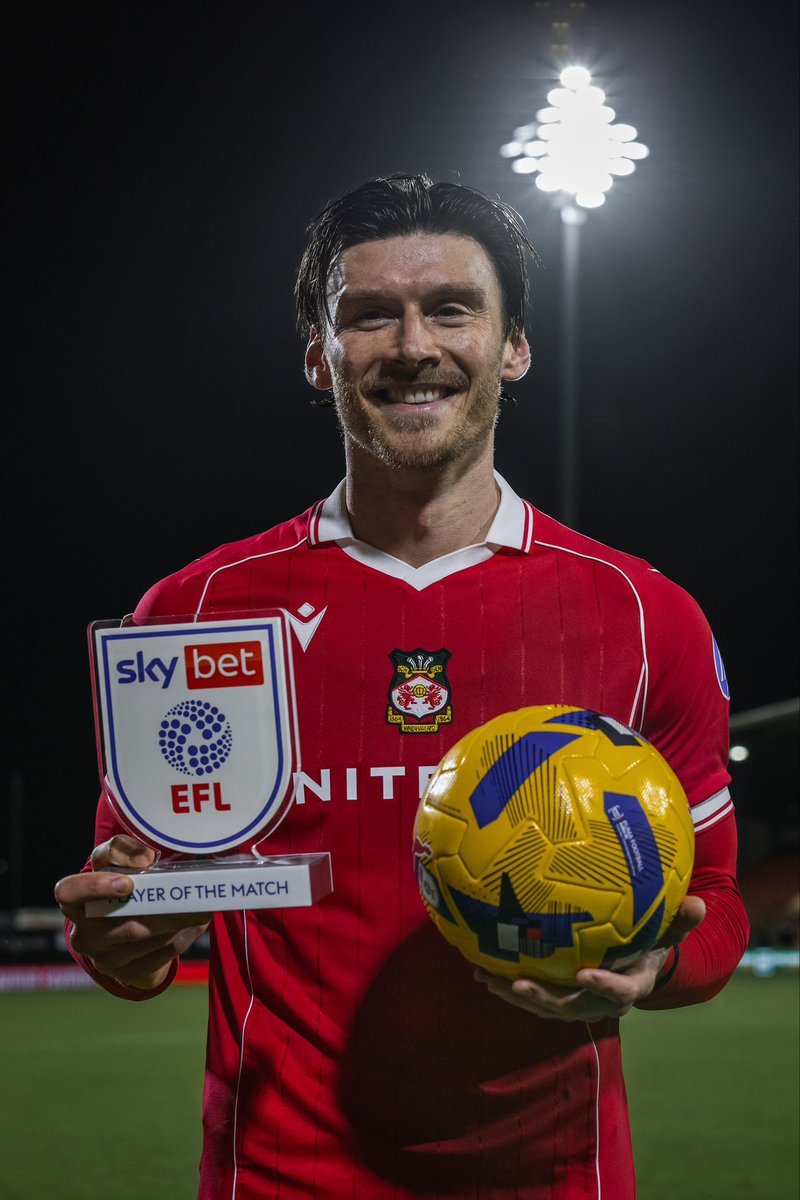 Kieffer Moore 🔢 vs Coventry City 

⏱️ 90 minutes 
⚽️ 3 goals 
🎯 4/4 shots on target 
🫵🏽 43 touches 
👣 6 touches in opposition box 
🔓 6 passes into final third
♻️ 3 recoveries 
⭐ 9.6 match rating 
💫 Player of the match

Hat-trick? 𝙋𝙚𝙧𝙛𝙚𝙘𝙩 🤌🏽

#WxmAFC