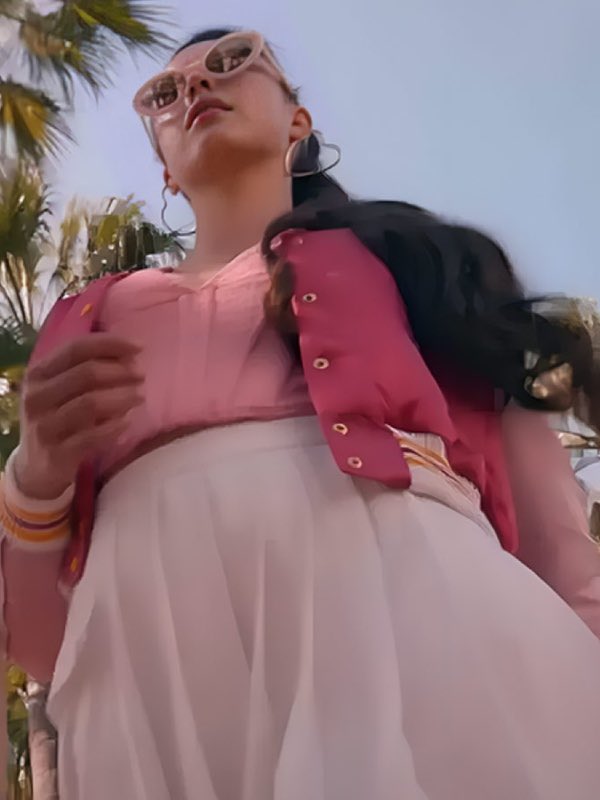 i hate gay halloween, wdym you’re post-audition Sue walking down the street holding a vape