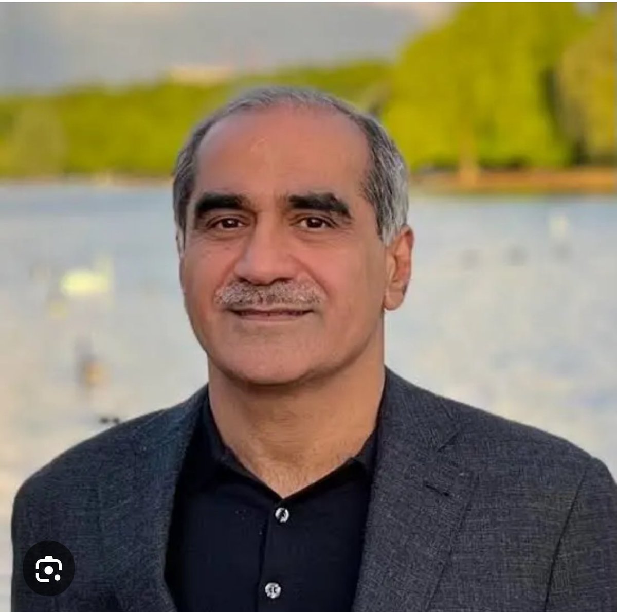 اہلیان  لاہور کینٹ کی قسمت ناچ رہی ہے۔ موصوف کا حلقہ انتخاب سے مکمل تعارف بھی نہیں مگر جیت گے 
مدبر زیرک منجھا ہوا سیاستدان خواجہ سعد رفیق دوسری طرف اور ناچتے ہوے کھوسہ صاحب