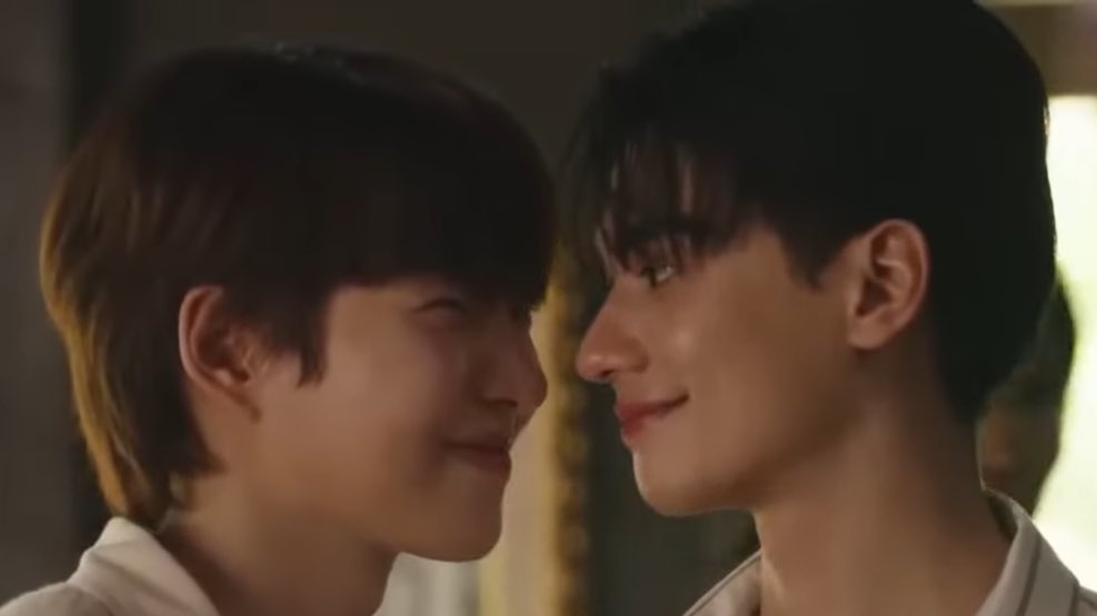 มองตา —> มองปาก —> ยิ้ม —> วกกลับไปมองตา

กนปปฟกลจจด 🫸😭😭😭😭😭😭😭😭🫷

#BTSเขมจิราต้องรอดตอนจบ
#เขมจิราต้องรอดตอนจบ 
#เขมจิราต้องรอดseries