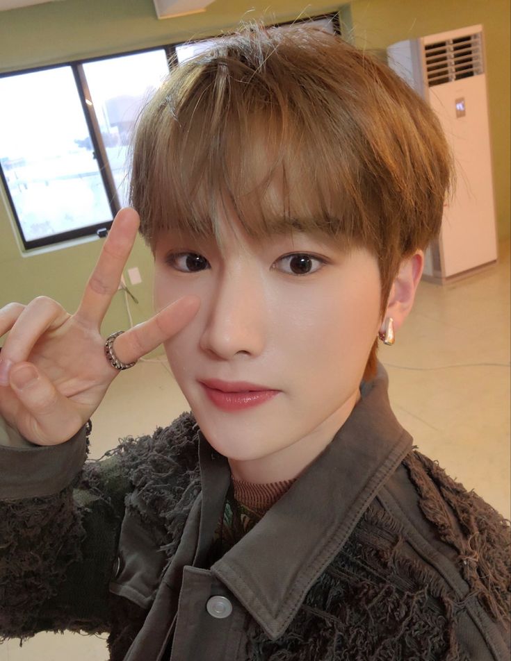 AnnabelleO11777's tweet photo. This is my second iE selca โบ๏ธ, i very love Tempest's new release
#ํ #HYUK #iESelcaDay #IESD #TEMPEST #ํ
ํ์คํธ #IE
@TPST_twt https://t.co/udQdk76hjw