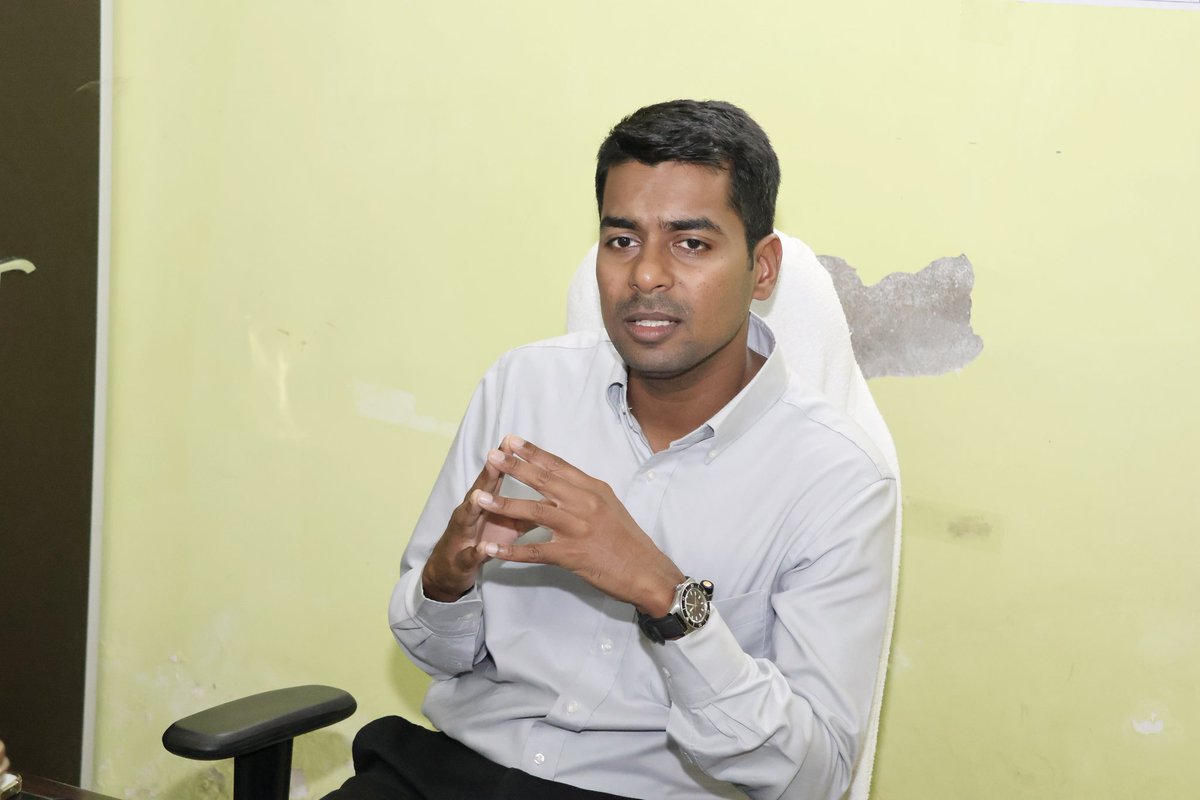 #మధిర మున్సిపల్ కార్యాలయం నందు రెవెన్యూ, ఇరిగేషన్ ఆర్&amp;బీ, మున్సిపల్ అధికారులతో మధిర పట్టణంలో చేపట్టిన అభివృద్ధి పనులు, శానిటేషన్, అండర్ గ్రౌండ్ డ్రైనేజీ నిర్మాణ పనులు, లోతట్టు ప్రాంతాల వరద ముంపు నివారణకు శాశ్వత చర్యల పై #ఖమ్మంజిల్లాకలెక్టర్ అనుదీప్ దురిశెట్టి సమీక్షించారు. మధిర