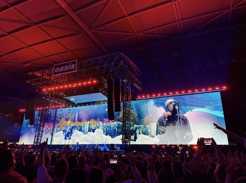 So many great photos of the huge screens at the Oasis gigs in Melbs on social media.