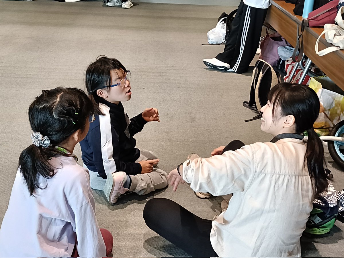 先週から「サーカスをつくろう」ワークショップのため、長野県佐久市内で活動しています🎪

今回は15名の参加者のうち、介助の必要な参加者は約半分🫡日頃から暮らしの支えに入るメンバによる心強いサポートで、保護者の方の付添いはナシ🙅本人のヤル気と才能を見極めます🤔✨