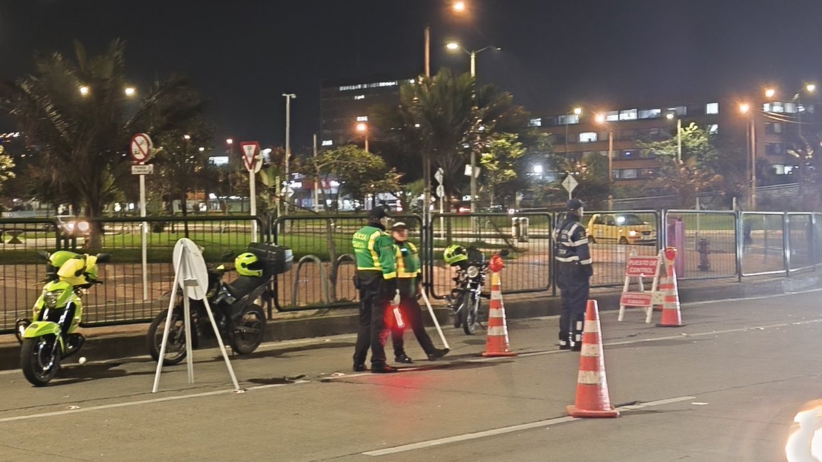 PCMMEBOGOFICIAL's tweet image. 🚗 Acompañamos los puestos de control de movilidad 🚦 promoviendo seguridad vial y cultura ciudadana en Bogotá. 💚
#PCM #MEBOG