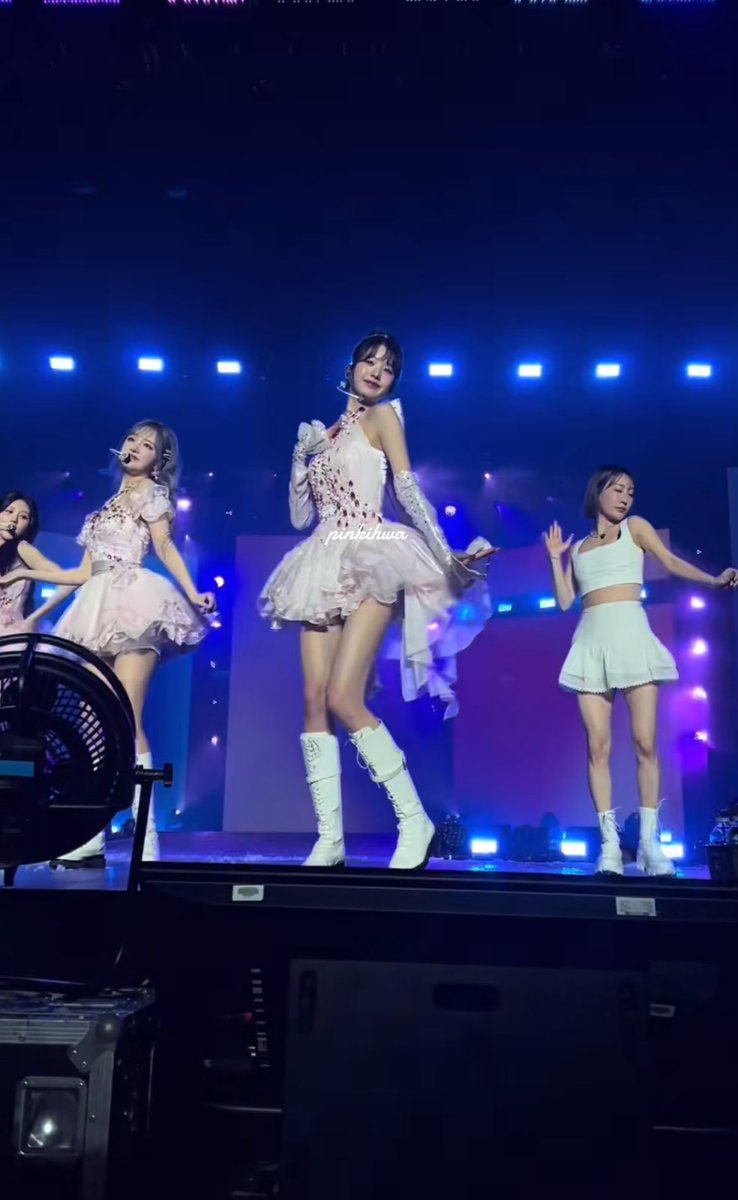 OTTD_ll's tweet photo. TikTokのこのアカウント、無加工(?)アイドルたくさん載ってるからみんな見て❕アイドルって本当に作画が違うんだって思い知らされる https://t.co/jFE9pYdzvG