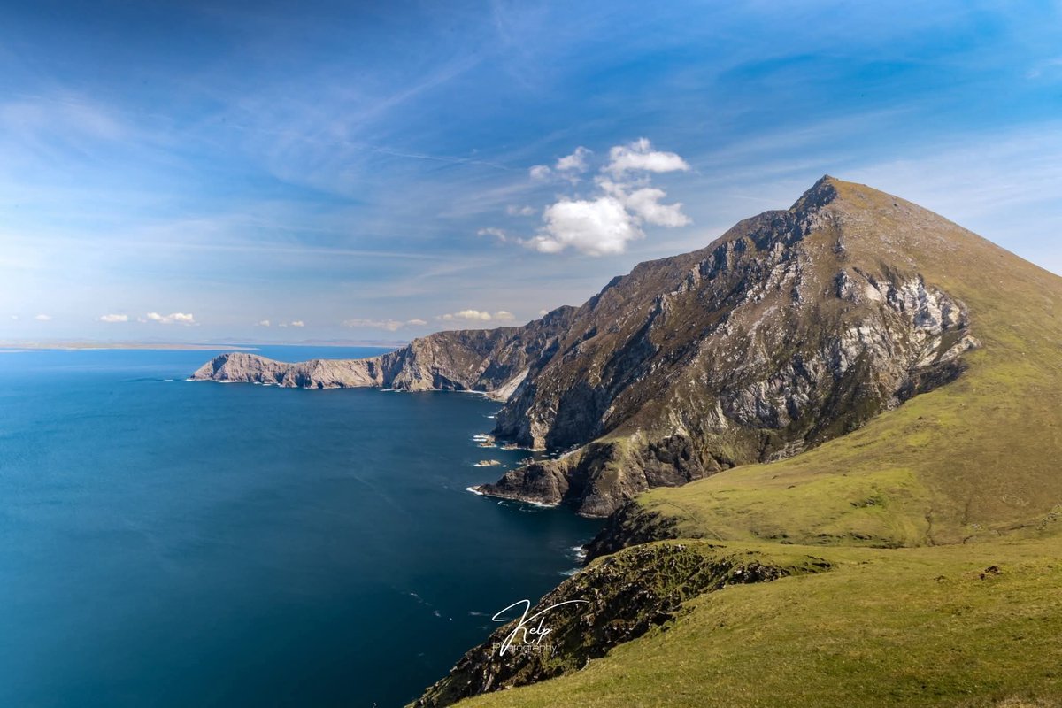 ThisIsIreland3's tweet image. 📍&apos;Croaghaun&apos; Co. Mayo-Ireland 🇮🇪

A stunning day, long exposure shot looking at Croaghaun from Achill head and its cliffs 🌊🏞️

Such a stunning place to visit especially when the weather is good.

📸 Kelp Photography

#Mayo #Ireland #Cliffs #Croaghaun