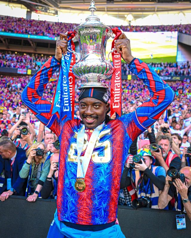 MindTheGap_FPL's tweet image. #FPL #GW10🔒
JP to JP, of course - rolled the other two transfers. Team looks pretty good this week, which is never a good sign.