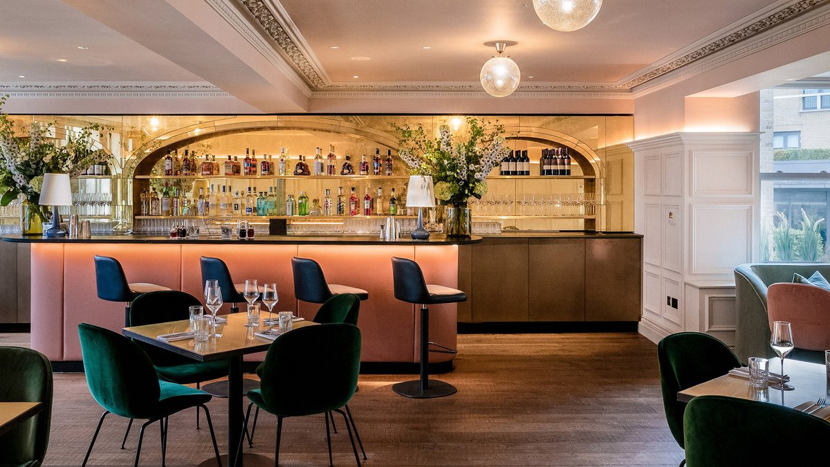 LukeEdwards_ID's tweet image. The simple design detail of adding decorative moulding to the ceiling here really helps lift the ceiling a bit, giving it some character rather than just being flat, and makes the space look a little more stylish.

A small subtle detail, but really does make a difference!