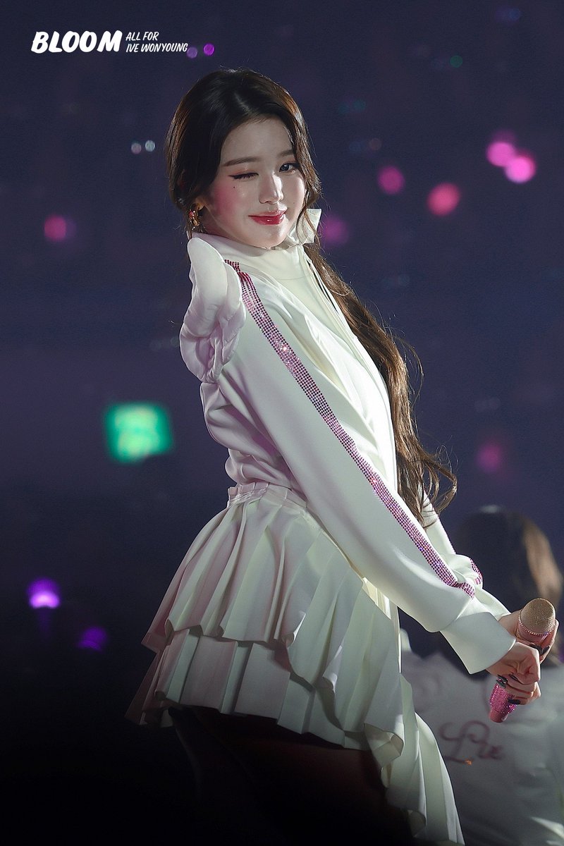 251031 SHOW WHAT I AM 

#아이브 #IVE #원영 #장원영 #WONYOUNG #JANGWONYOUNG #ウォニョン <a href="/IVE_twt/">IVE</a>