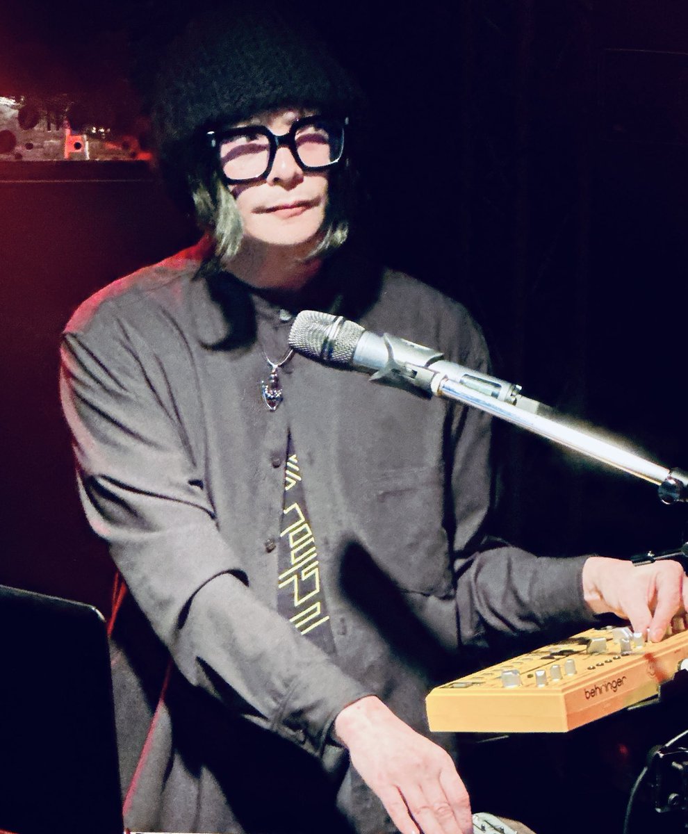 ズドン！本日はガムギミック「ドンシャリ」有難うございました
ガマダック式もレコ発でめでたき日
新録いつかの日もお披露目出来てハッピ(^O^)／
CD明日も持っていきますのでまだの方は是非ー！
正一さんと福助。さんと今日もアゲアゲでした
来てくれた皆様有難うございました！
明日も宜しくだよ！！