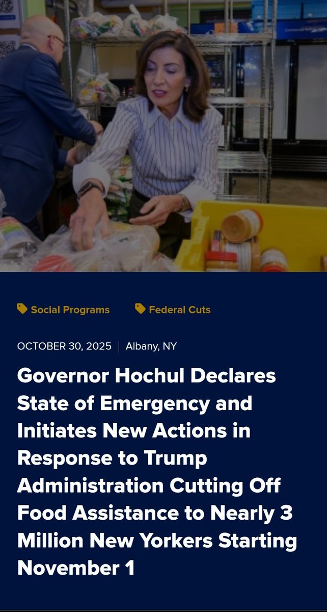 اشياء غريبة تحصل في #امريكا.

صحيفة الغارديان:
يواجه ما يقرب من 42 مليون امريكي خطر #المجاعة وتعتبر أكبر كارثة جوع منذ الكساد الكبير.

وأعلنت حاكمة ولاية #نيويورك كاثي هوشول "حالة طوارئ غذائية" في جميع أنحاء الولاية.
 وقالت خلال مؤتمر صحفي: 
"اليوم، أعلن رسميا حالة الطوارئ.. هذه