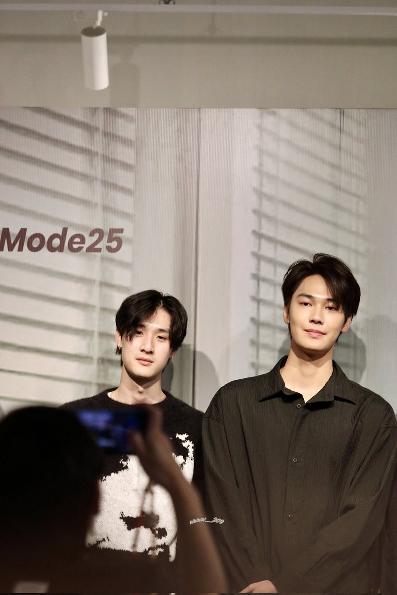 btw guys 😭😭 kita punya foto dewtee hd 1080p lagi 😭😭😭 gua terharu banget 😭😭😭😭