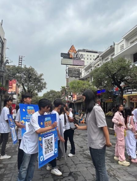 MantawaliP's tweet photo. Bandung sih emg ga ada obat 😭 td liat org di Braga pake baju barcode, gue scan iseng eh malah dapet woy, fix masih aktif https://t.co/sKnkp33aN3