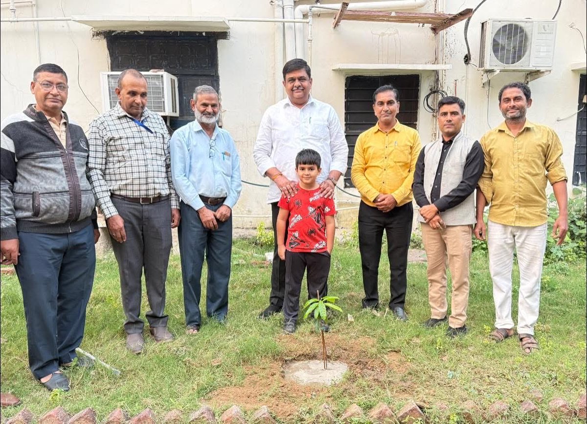 आज का पौधारोपण... बृज विला, अलवर
#एक_पौधा_प्रतिदिन