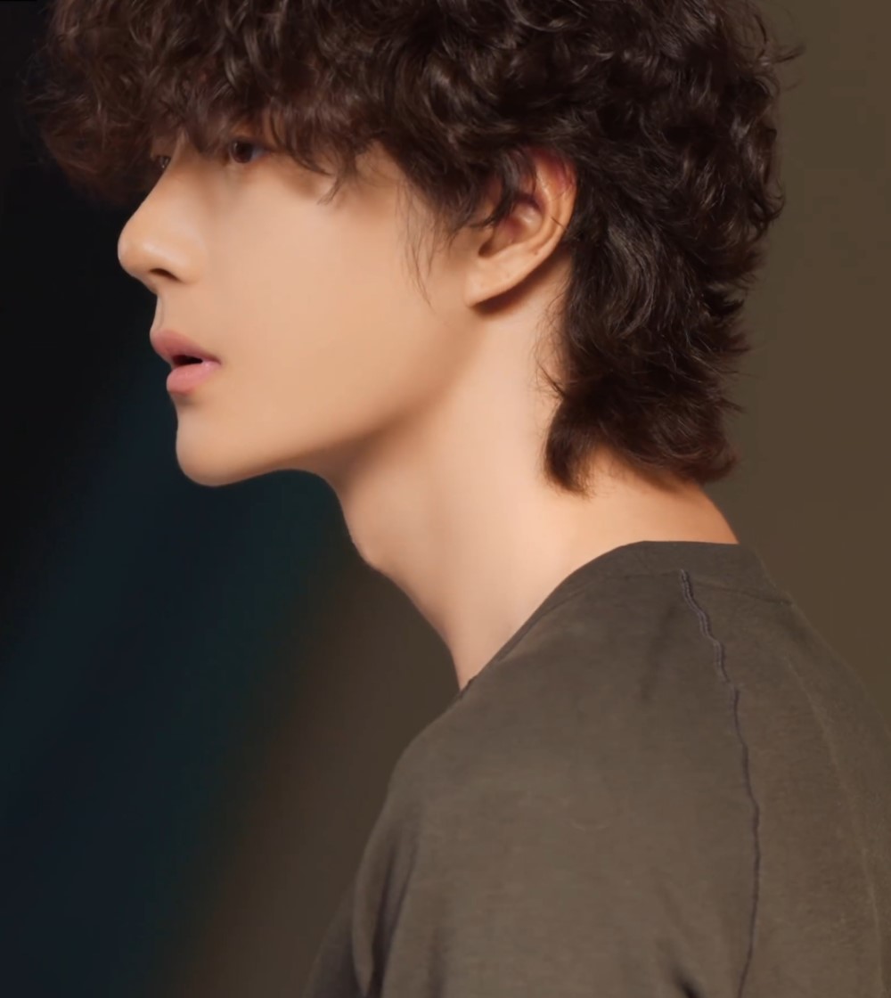 바나나인 최신 광고 촬영 비하인드에서
이보 정말 너무 잘생겼어 💚