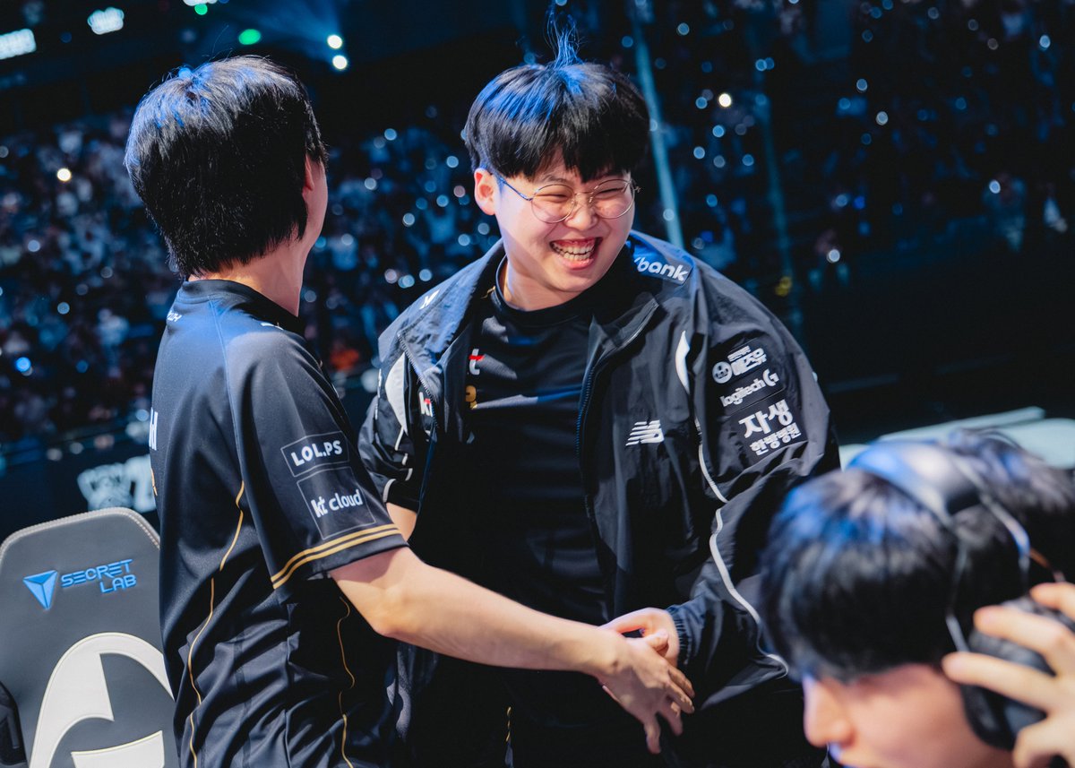 lolesports's tweet image. WELCOME TO THE #WORLDS2025 FINALS!