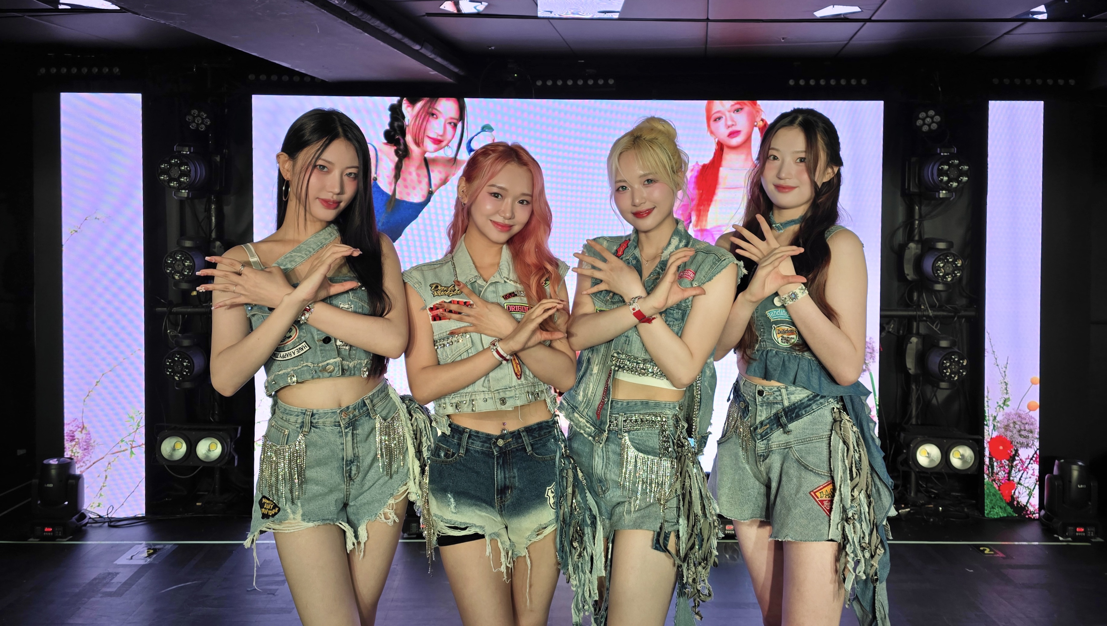 G4rDrnlbQAAtnbg?format=jpg&name=4096x4096