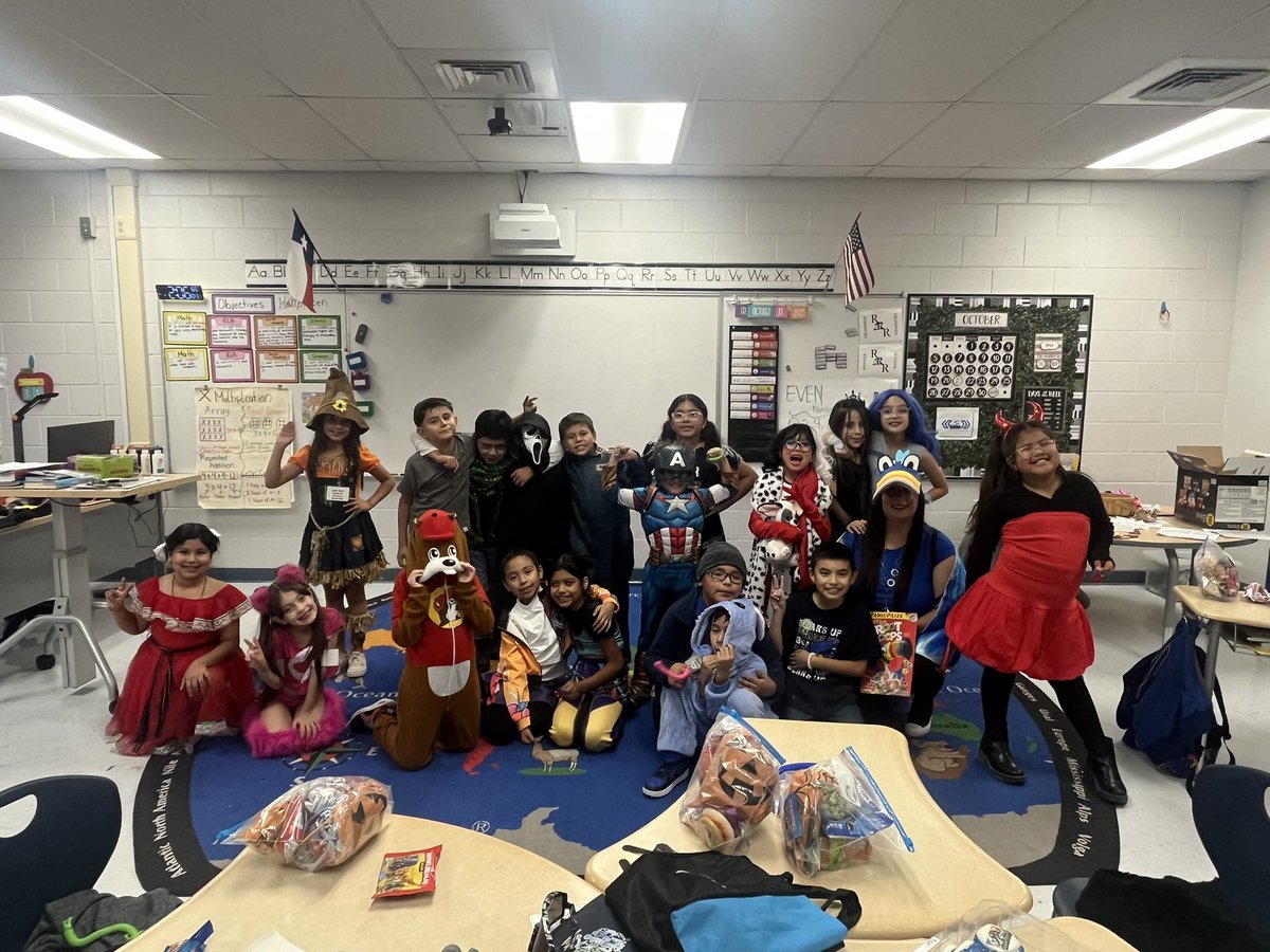 Happy Halloween from your favorite cereal box characters! 🎃🥣 👻 #DreamTeam #BeaksUp #TeamSISD