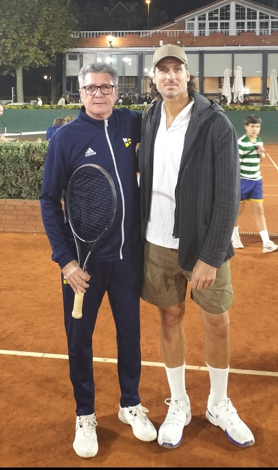 Una tarde inolvidable de tenis en el Real Club Jolaseta, con la presencia de Feliciano López, dentro del acto promocional del Mutua Madrid Open Masters 1000.

Saludos. Jorge Mir