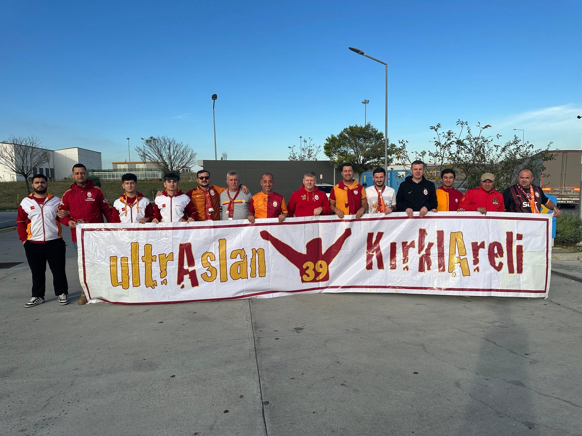 Evimize doğru yoldayız!
Kırklareli ultrAslan ekibi olarak Galatasaray – Trabzonspor maçı için yollardayız!
Yine her zamanki gibi renklerimizle, coşkumuzla, kalbimizle oradayız! 💛❤️
#Galatasaray #uAYurtiçi #uAKırklareli #Cimbom #AslanlarYollarda #Kırklareli #UltrAslan #AliSamiYen