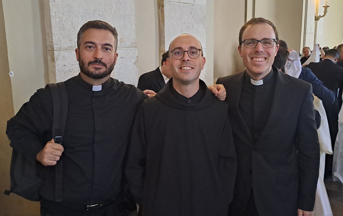 AFBohorquez's tweet image. Un jesuita, un benedictino y un diocesano... pero todos de Sevilla.