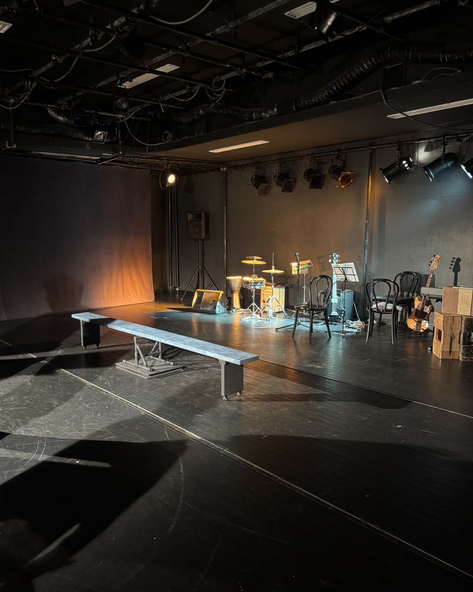 突然ですが、今日明日(今日は終演)
王子のシアターバビロンさんにて演劇を公演しています!
僕は舞台装置の制作と、音声で出演しております。

明日の公演チケット残っていますので、お時間ある方ぜひお越しください!
quartet-online.net/ticket/sachiko…