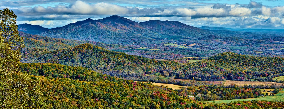JoeinVirginia's tweet photo. From the Blue Ridge Parkway, this shot was taken near the Devils Backbone viewpoint. This is looking into North Carolina from a little north of Floyd, Virginia.
#BlueRidgeParkway #Autumn #FineArtPhotography #NaturePhotography #LandscapePhotography #Trees #Roanoke #Virginia #Floyd https://t.co/GDDCYsfVZv