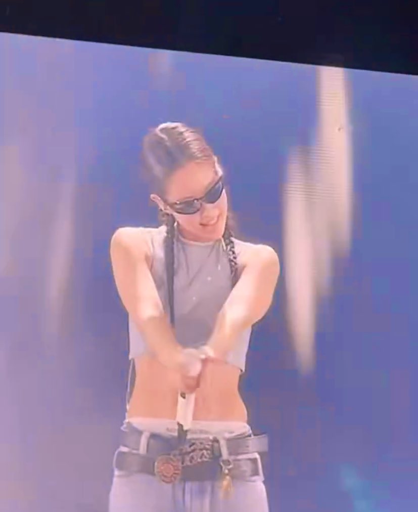 iseeyoughh's tweet image. #JENNIE #DEADLINE_IN_JAKARTA