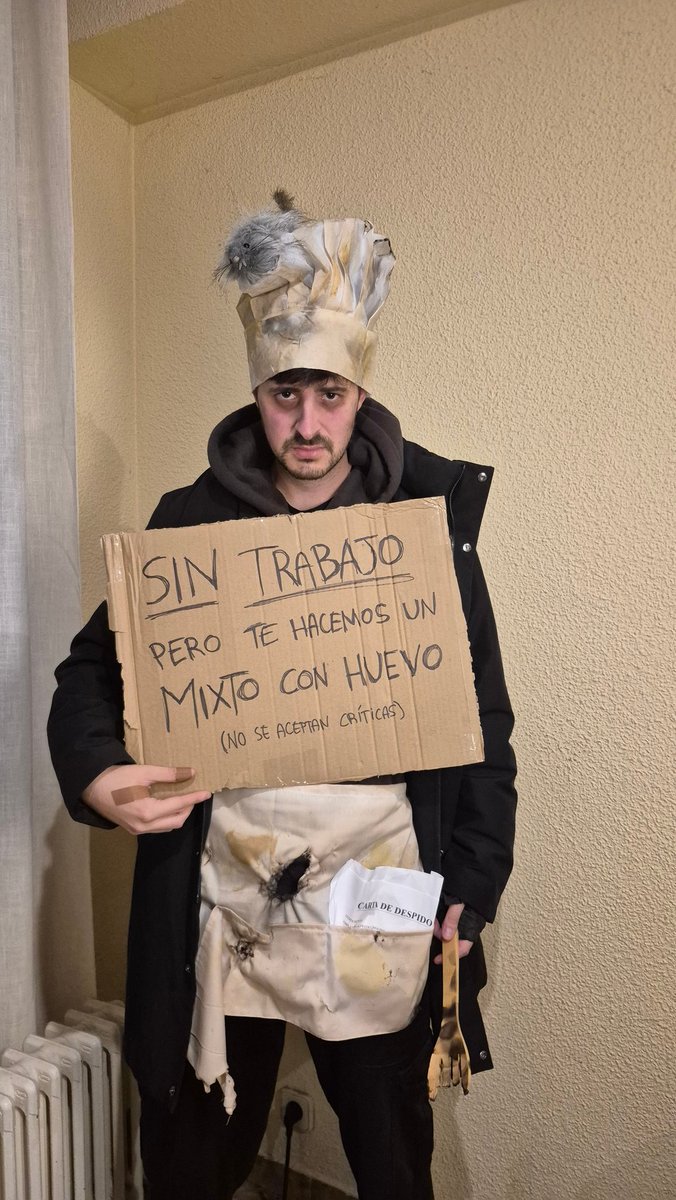 IdiotasMetodo's tweet photo. RATATOUILLE (pero si la rata cocinara mal y les despidieran) 🐀 #Halloween https://t.co/prxcsGuElx