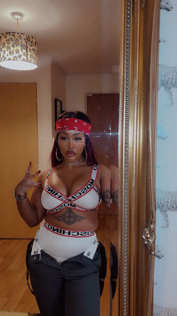 _ishab's tweet photo. @NICKIMINAJ https://t.co/T45fcaB2MT