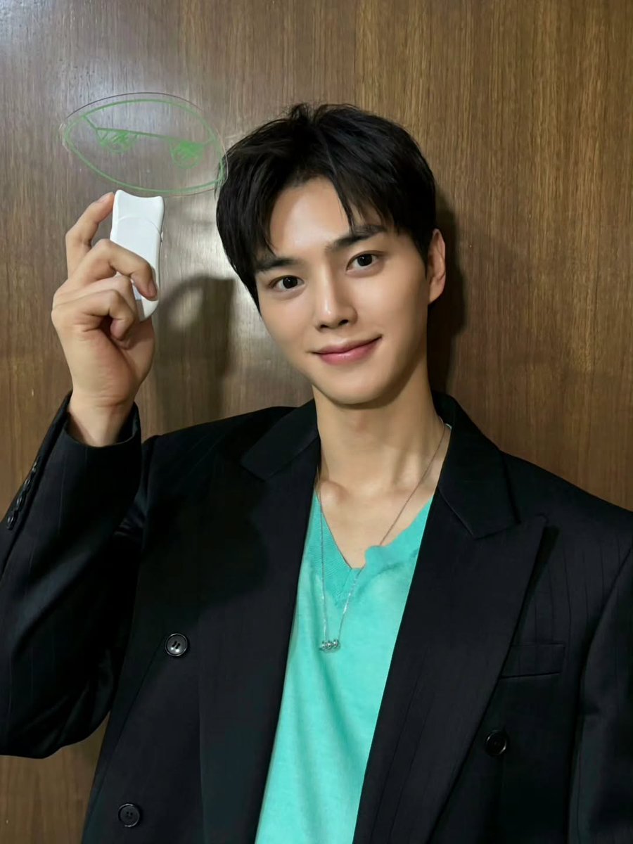 songkangih's tweet image. #ROUND2 #TRIVIEW a meeting with Songpyeon at the 𝟮𝟬𝟮𝟱 𝗦𝗢𝗡𝗚 𝗞𝗔𝗡𝗚 𝗙𝗔𝗡𝗠𝗘𝗘𝗧𝗜𝗡𝗚 𝗜𝗡 𝗦𝗛𝗔𝗡𝗚𝗛𝗔𝗜 it&apos;s was like a gift🎁 Let&apos;s talk happily again next time! Promise 🤙
⠀⠀