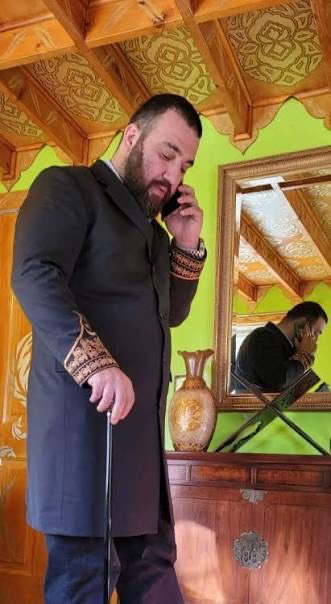 Sahte diploması iptal edilen II. Abdülhamit'in torunu Kayıhan Osmanoğlu'nun 29 Ekim paylaşımında:

"Dünyada bin yıllık tarihi silinen ve o günü bayram olarak kutlayan başka bir millet yoktur." demiş.

Ben, kızanların aksine bu şahsı Mustafa Kemal Atatürkün yaptığı başta