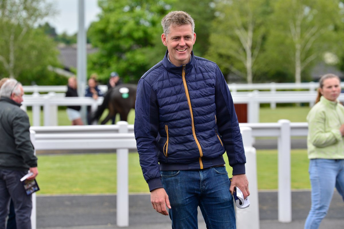 🥇Derby Sale success <a href="/Ascot/">Ascot Racecourse</a> 🥇

Mount Anglesby 🗻 lands the Novices' Handicap Hurdle for <a href="/A_RalphRacing/">AlastairRalph_Racing</a> &amp; owner M Edwards. 

Bred by Cora Cronin, he was sold by Glen Stables to <a href="/Mr_Andy_Mc/">Andrew McNamara</a> for €70,000. he was also sold as a foal at November by Brownstone Stud to HOK Bloodstock