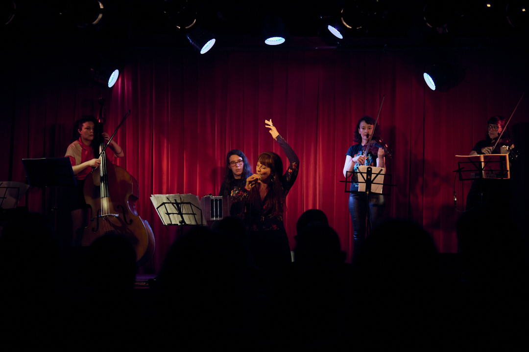 Orquesta Las Señoras junto a Laura Falero en El Chamuyo
Una noche a puro tango femenino
by Constanza Innamorato <a href="/chenalcig/">Chenal 🕊</a> cooltivarte.com/portal/orquest…
