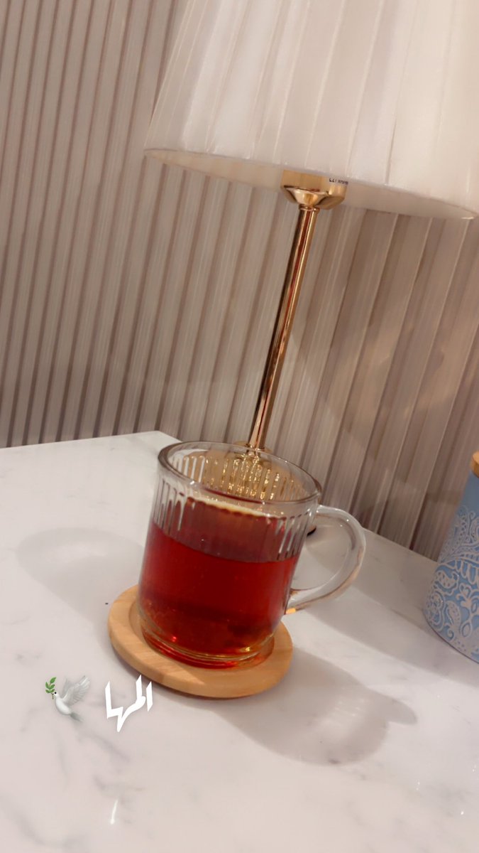 مما قيل في وصف الشاهي :
" كن لونه اليا حافه الفنان حوف
خد هنوفٍ دلعوها واستحت💫