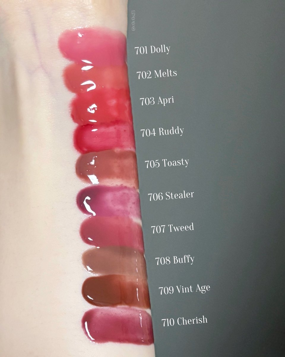 #광고 #RT이벤트
#RT 추첨 3분께 컬러 + 컨디셔너 + 케어 한 번에 가능한 [라카 프루티 립 글로셔너]를 보내드립니다 🎁

맑은 광택이 넘 예쁜 제품..✨
특히 708, 709, 710은 채도 낮은 뉴트럴/딥톤의 분위기 있는 컬러로 독보적인 느낌이에요