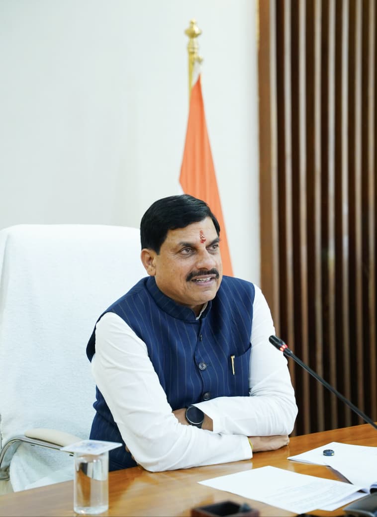 DrMohanYadav51's tweet image. उज्जैन में आयोजित ‘67वें अखिल भारतीय कालिदास समारोह’ का भोपाल निवास से वर्चुअली शुभारंभ किया।
आज तीन सुंदर संयोग है- देव प्रबोधिनी एकादशी, मध्यप्रदेश का 70वां स्थापना दिवस और कालिदास समारोह। आज उज्जैनवासियों को एयरपोर्ट और हवाई मार्ग की अनुपम सौगात मिली है।
महाकवि कालीदास…