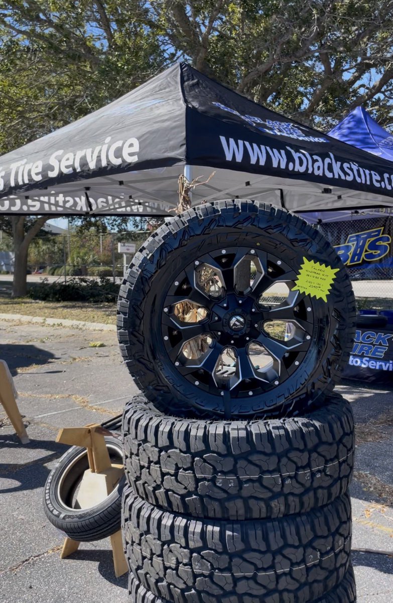 BlacksTire's tweet image. 📣Today‼️
You got to ride down to the @theMBJeepJam. Our BTS &amp;amp; Black&apos;s Tire teams are excited to be a part of this event that runs today and tomorrow.  Come see us and get #Ducked😎 #blackshasyourback
#tires #wheels #jeep