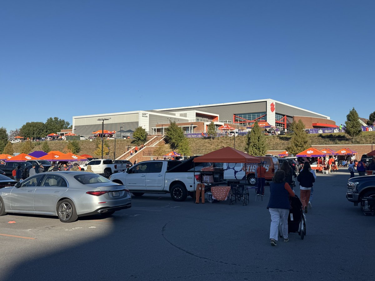 CliffSpammonds's tweet image. Clemson fans are already tailgating outside Littlejohn Coliseum for Monday night’s game against New Hampshire. 

THE BEST FAN BASE IN BASKETBALL.