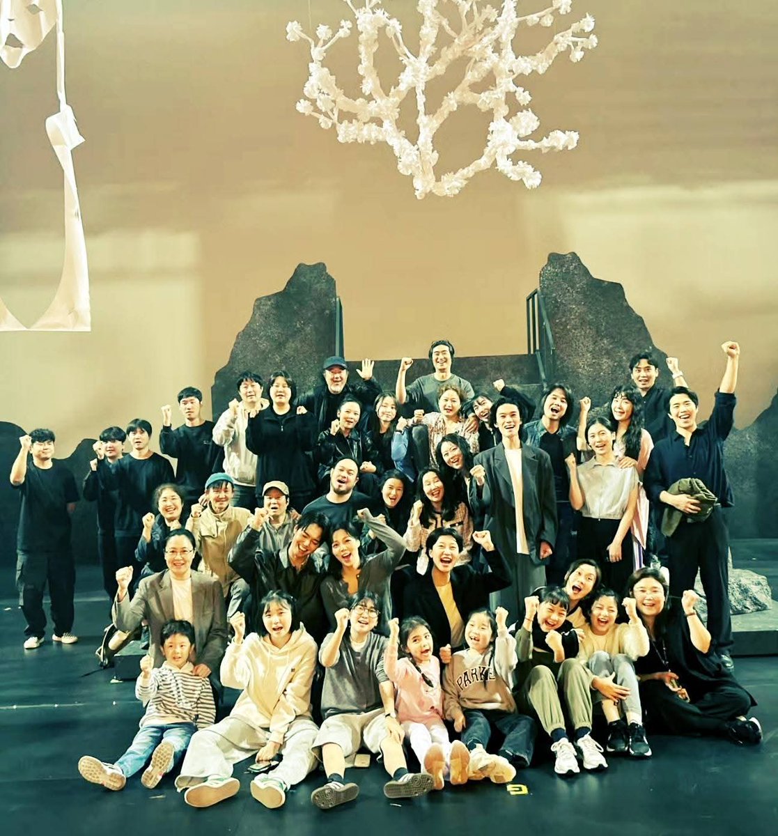 indding's tweet image. 뮤지컬[이어싸 삼도바당] 
다들 고생하셨습니다^^