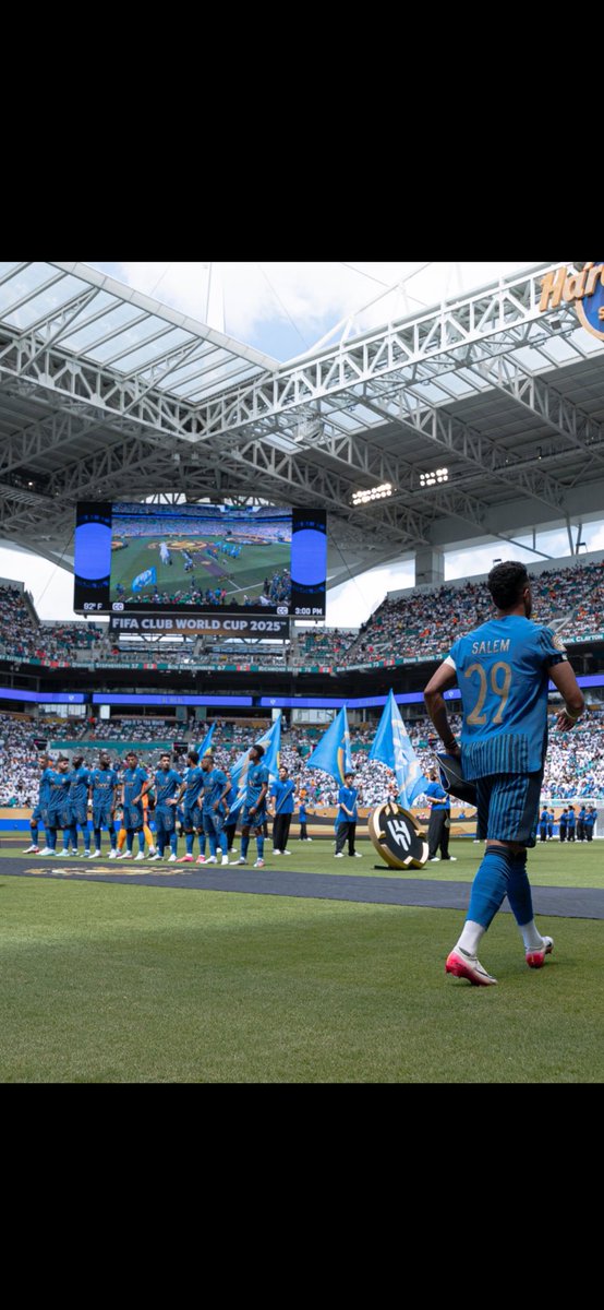 الانتماء للهلال وتشجيعه ودعمه لا ارتباط له بوجود رئيس معين سواء كان ممتاز او دون ذلك للجميع الحق في النقد البناء والذي من خلاله يظهر معدن وأصالة الشخص في حبه وانتمائه للمدرج الفخم ، مهما كان حجمك ومهما وصلت اليه سواء رئيس أو نجم سابق ؛ عشاق الهلال وجمهوره لا يرضون ولا يدعون فرصة