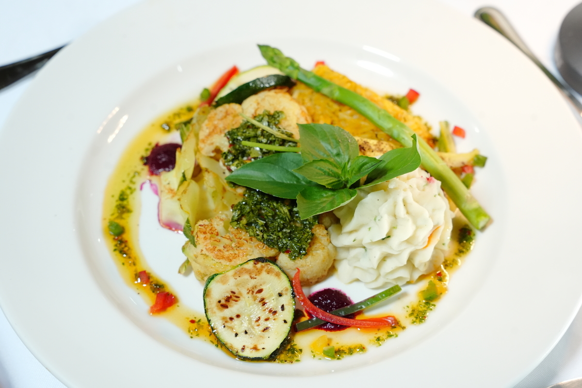 _CoconutBay's tweet image. Celebrate World Vegan Day at Seasons! 🥗🌱 Enjoy fresh, local ingredients from Saint Lucia's farms and greenhouses. Experience vibrant island flavors today! #VeganDay #SaintLucia