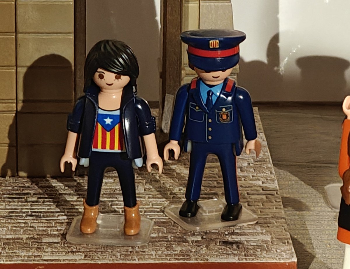 orriolsderipoll's tweet image. Inaugurada l&apos;exposició d&apos;història de Catalunya amb playmobils a càrrec de Clicks Girona, en benefici de la residència d&apos;avis de Ripoll.

La trobareu a l&apos;Església de Sant Pere.

#GovernemRipoll