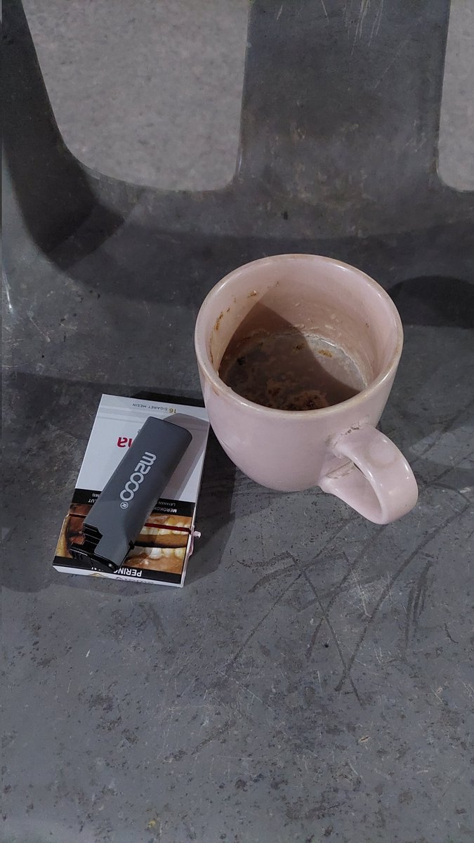 Dulu, waktu kita masih kompak bersuara di medsos, kritik didengar, bahkan kadang diajak duduk bareng cari solusi.
Sekarang?
Suara makin sepi, seolah udah nggak penting lagi. Padahal kalau mau, kita bisa kok bikin mereka dengar lagi asal kompak, kayak dulu.✊️