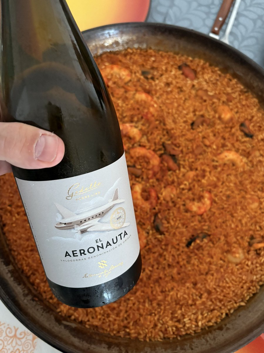 Celebrando muchos años de amor. Ojo al vino.