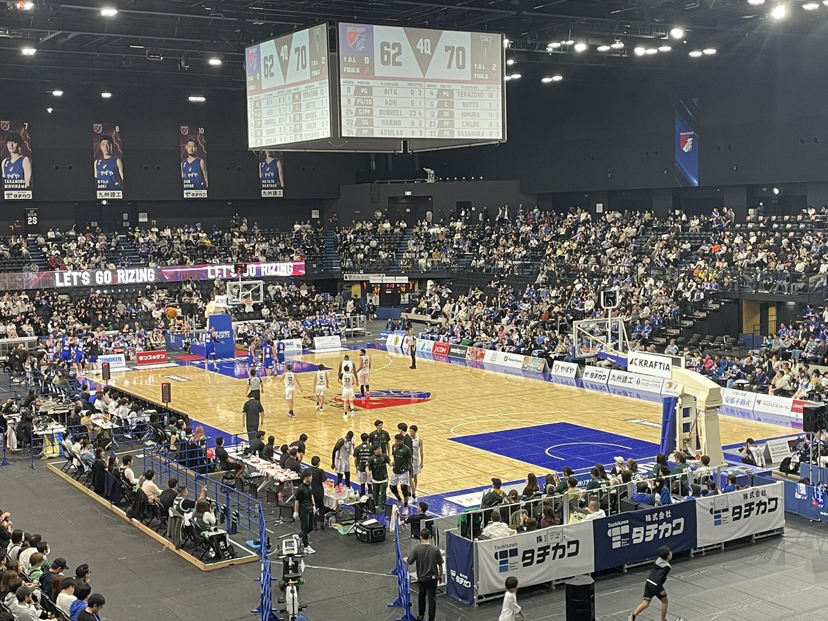 金曜土曜と福岡まで多くのストブーの皆さんに駆けつけて頂きました。
(写真ではなかなか伝わりませんが、、、)
ありがとうございました。

福岡はホークス日本一(とハロウィン)で街全体が盛り上がってました。近い将来皆さんと一緒にあの風景を創りたい！
#神戸ストークス
#thanksストブー