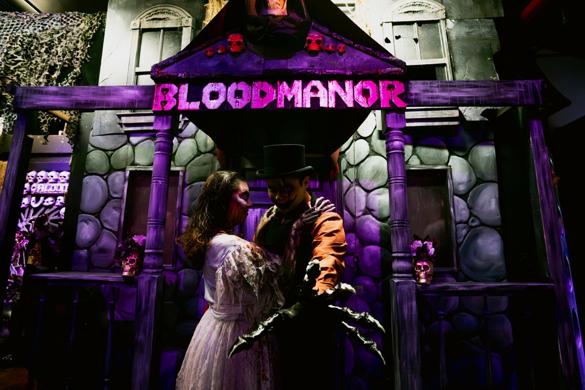 It’s 𝘿𝙖𝙮 𝙤𝙛 𝙩𝙝𝙚 𝘿𝙚𝙖𝙙, and the spirits are still stirring at Blood Manor. The gates are open TONIGHT — come face your fears before the darkness fades for good. 🌹💀