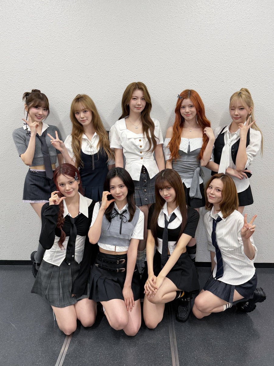 IVE NiziU 82MAJOR CRAVITY HWASA等全員サイン入り IVE NiziU 82MAJOR CRAVITY HWASA等全員サイン入りメンズ・クラシック